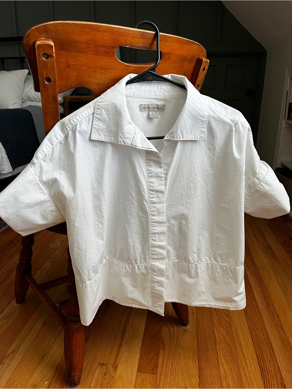 Banana Republic White Collared Button-Down Shirt